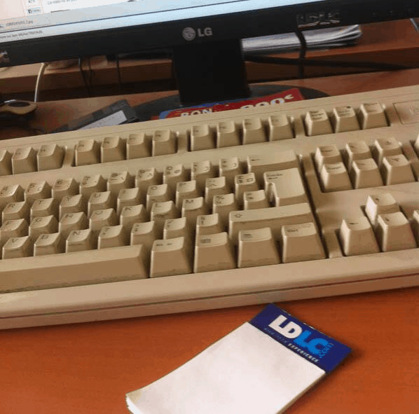 Un vrai vieux clavier en action !