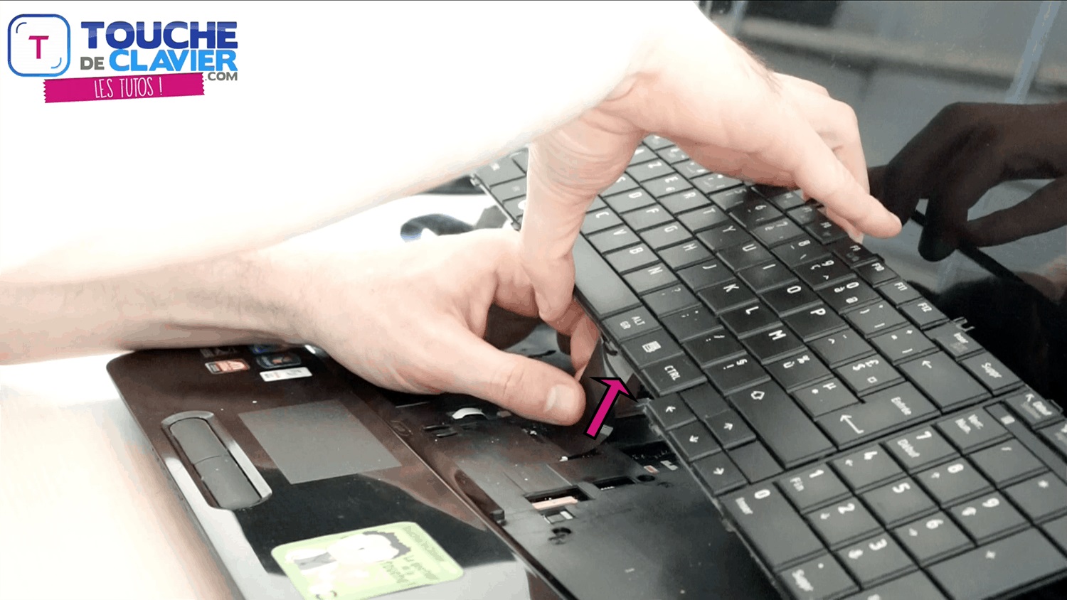 Comment retirer un clavier d'ordinateur portable ? Notre tutoriel - Blog de  ToucheDeClavier.com