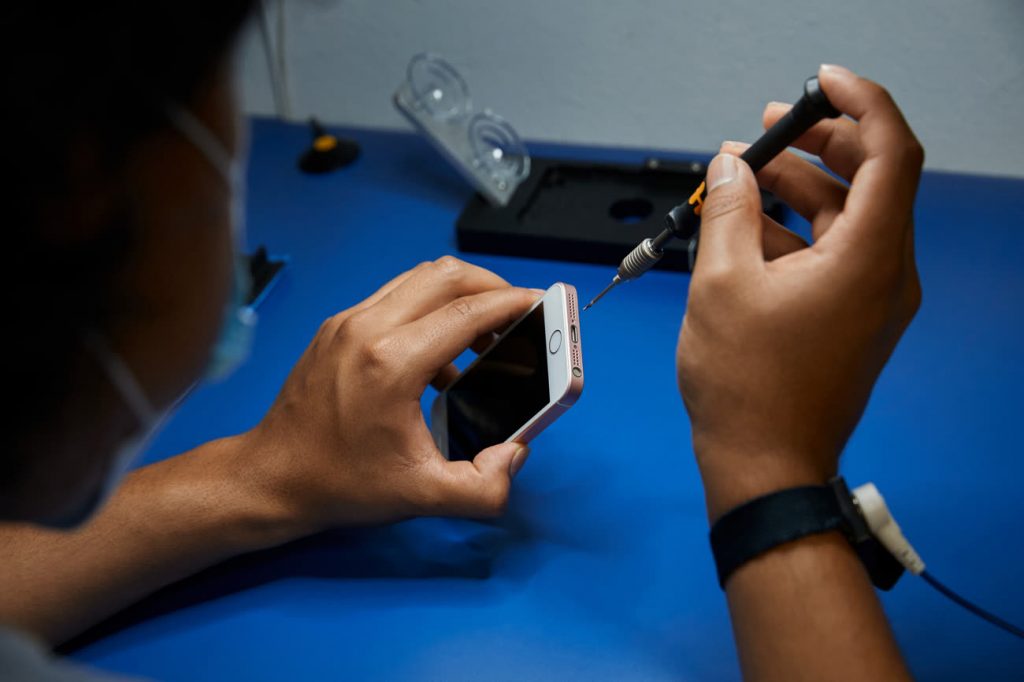 Apple permet enfin de réparer ses appareils iPhone à la maison
